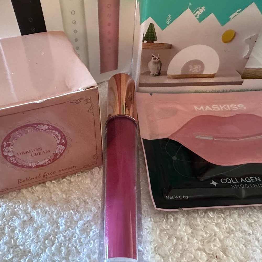 Pillowfort Wake-Up light, headband,retinol face cream, toothbrush & beauty items - Picture 3 of 11